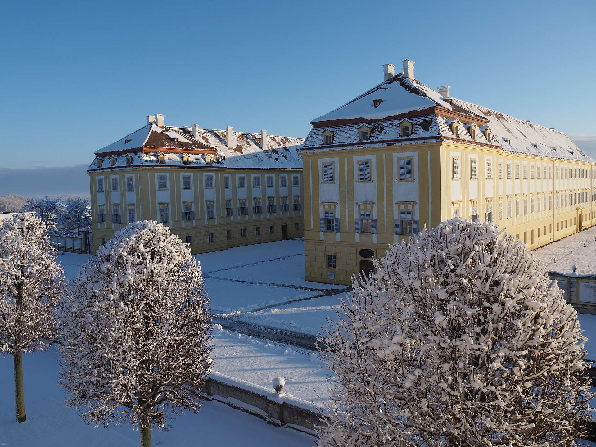Außenansicht von Schloss Hof im Winter